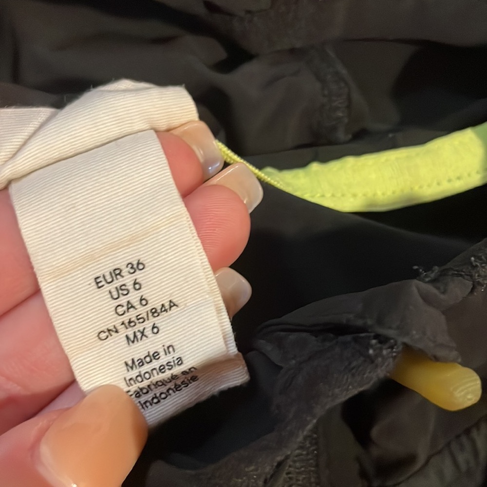 Windbreaker - Picture 4 of 4